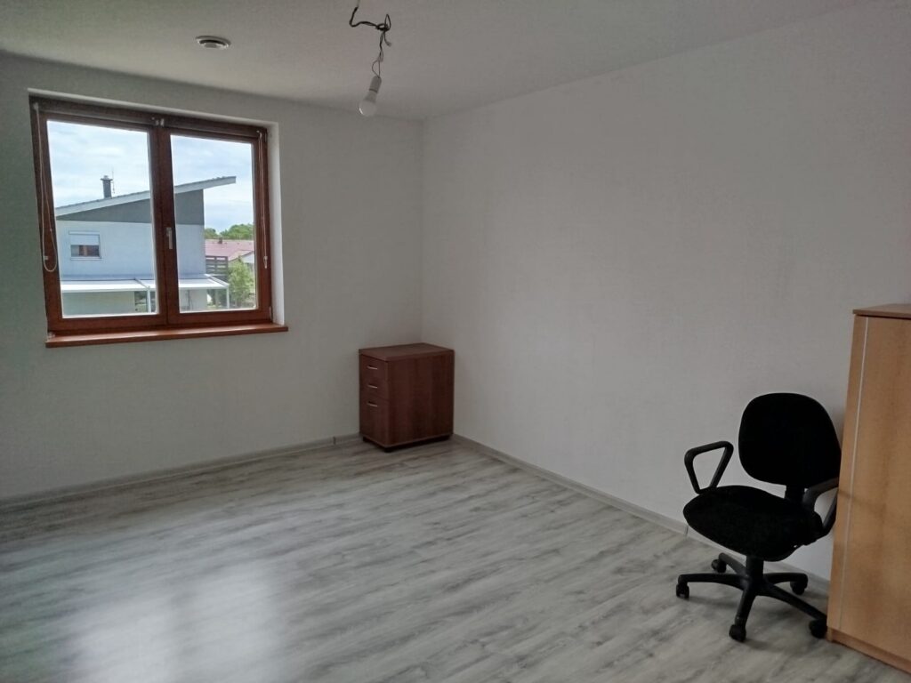 Na predaj 5-izbový nízkoenergetický rodinný dom, so 700m2 pozemkom, Hviezdoslavov. – fotografia 15
