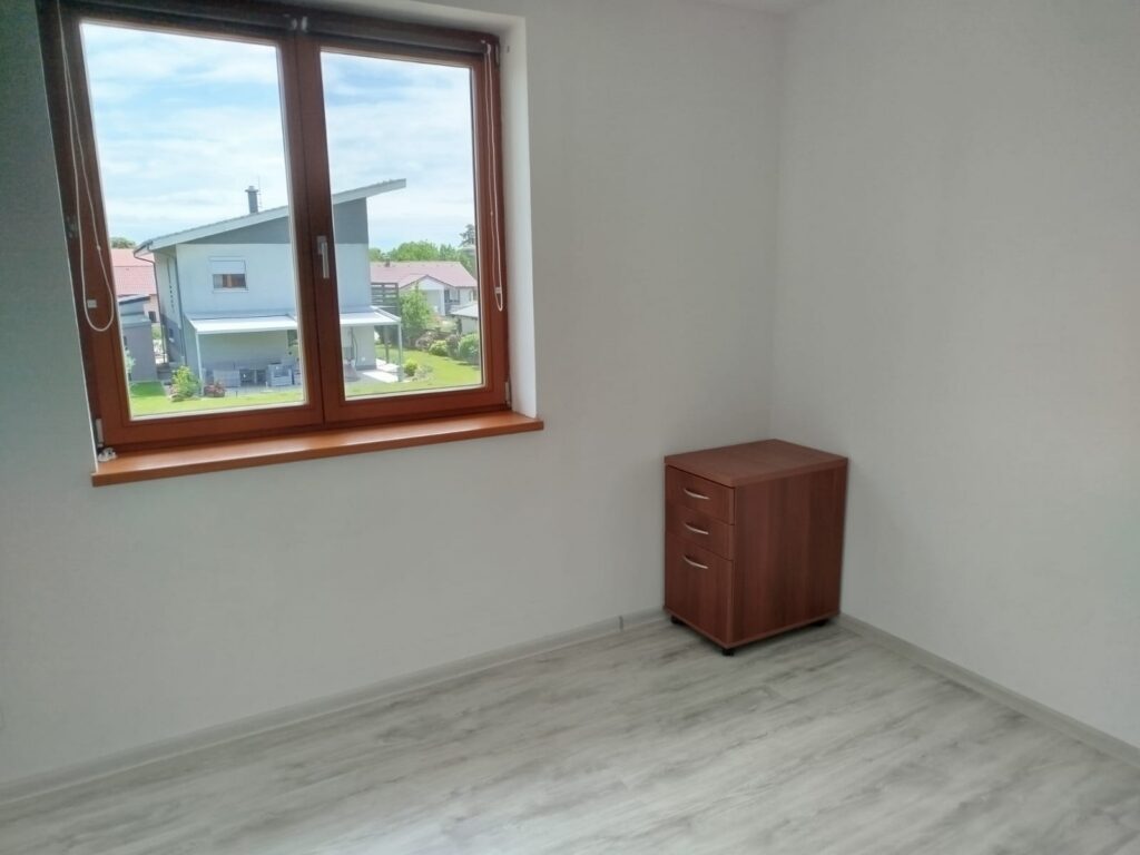 Na predaj 5-izbový nízkoenergetický rodinný dom, so 700m2 pozemkom, Hviezdoslavov. – fotografia 10