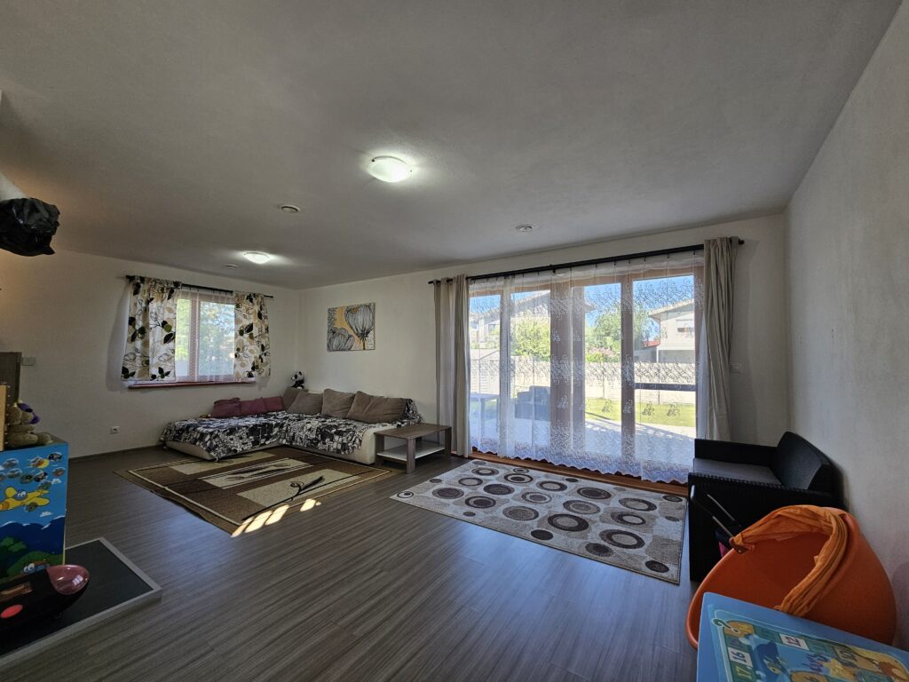 Na predaj 5-izbový nízkoenergetický rodinný dom, so 700m2 pozemkom, Hviezdoslavov. – fotografia 6