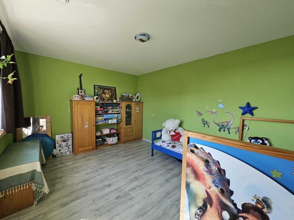 Na predaj 5-izbový nízkoenergetický rodinný dom, so 700m2 pozemkom, Hviezdoslavov. – fotografia 9