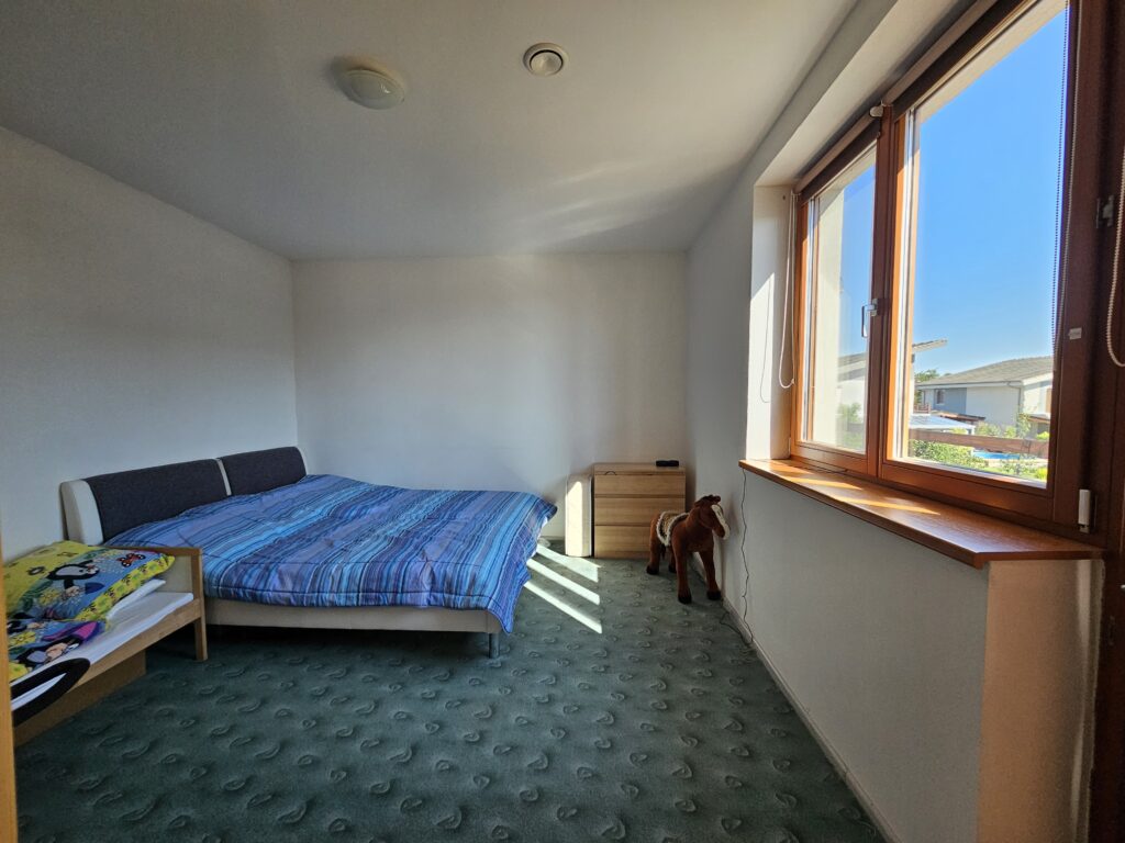 Na predaj 5-izbový nízkoenergetický rodinný dom, so 700m2 pozemkom, Hviezdoslavov. – fotografia 17