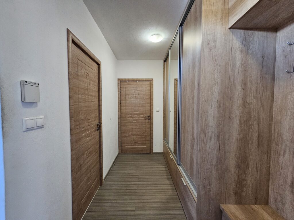 Na predaj 5-izbový nízkoenergetický rodinný dom, so 700m2 pozemkom, Hviezdoslavov. – fotografia 20