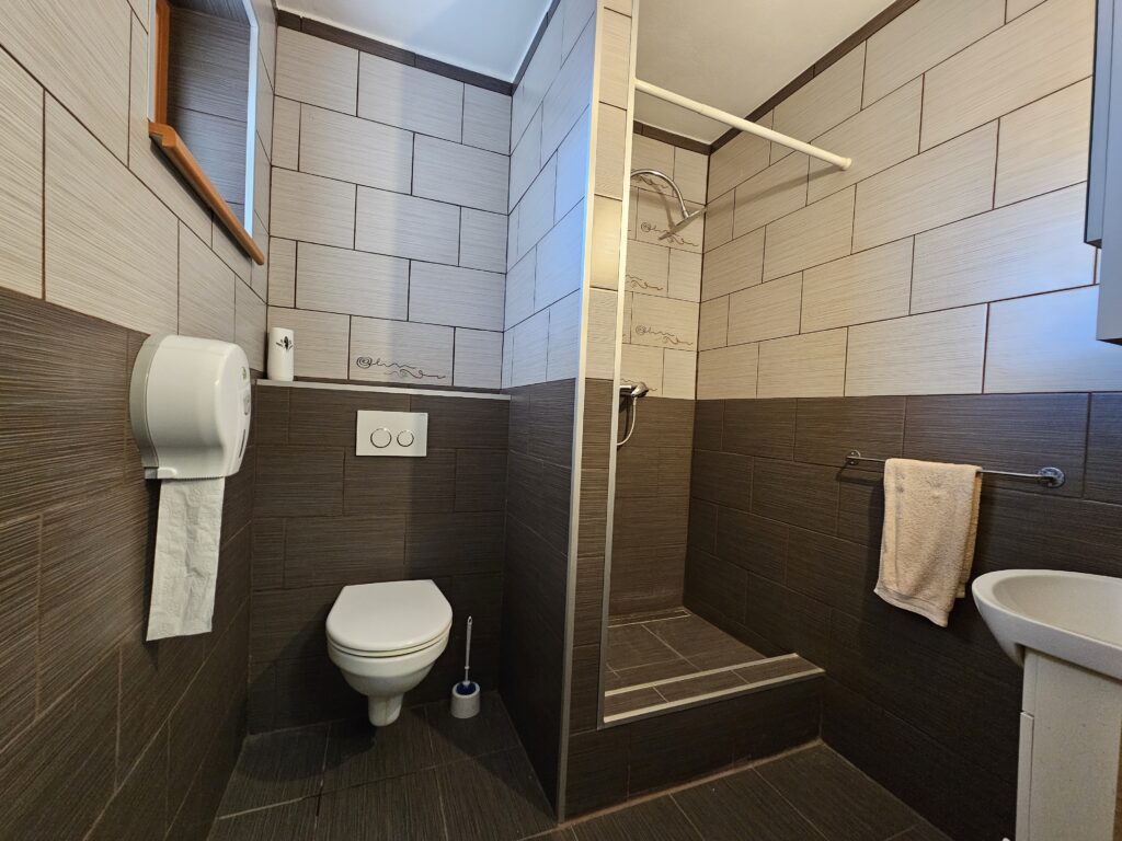 Na predaj 5-izbový nízkoenergetický rodinný dom, so 700m2 pozemkom, Hviezdoslavov. – fotografia 19