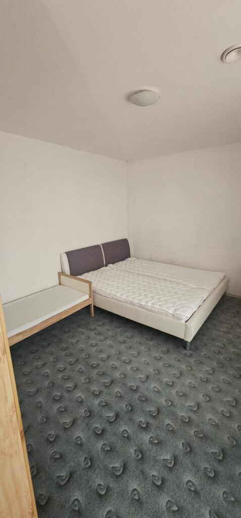 Na predaj 5-izbový nízkoenergetický rodinný dom, so 700m2 pozemkom, Hviezdoslavov. – fotografia 22