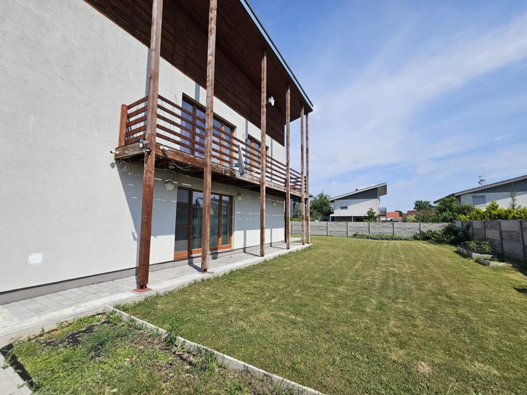 Na predaj 5-izbový nízkoenergetický rodinný dom, so 700m2 pozemkom, Hviezdoslavov. – fotografia 3
