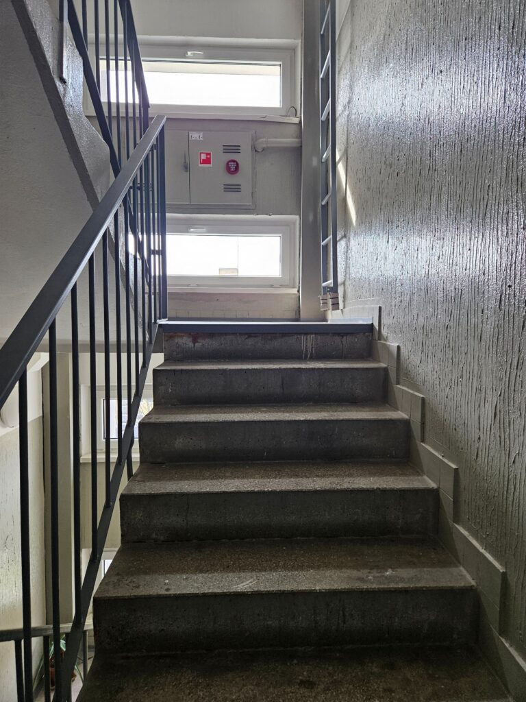 Na predaj 2-izbový byt s loggiou vo vyhľadávanej lokalite – fotografia 10