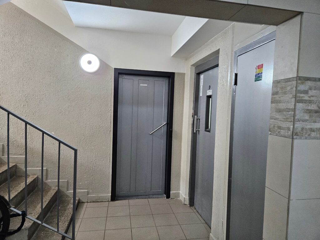 Na predaj 2-izbový byt s loggiou vo vyhľadávanej lokalite – fotografia 7