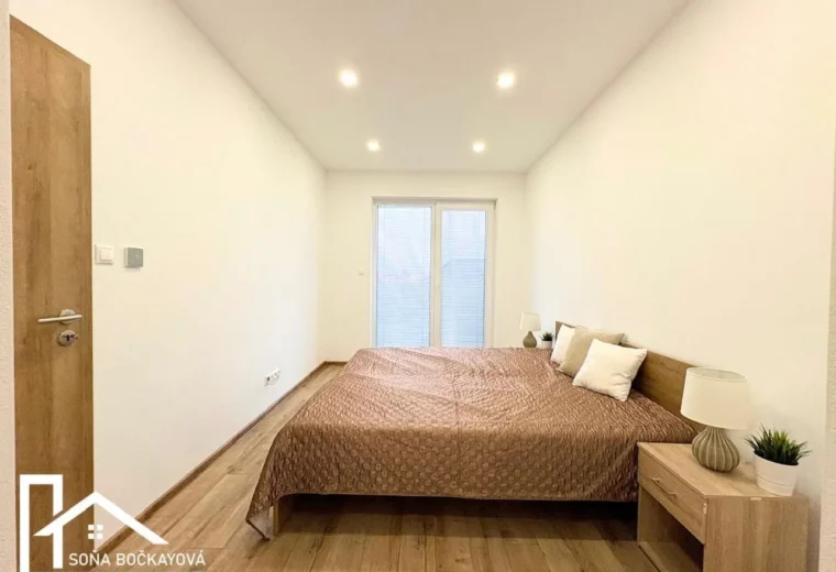 Na predaj moderný 3-izbový byt s vlastným vchodom – Bošany