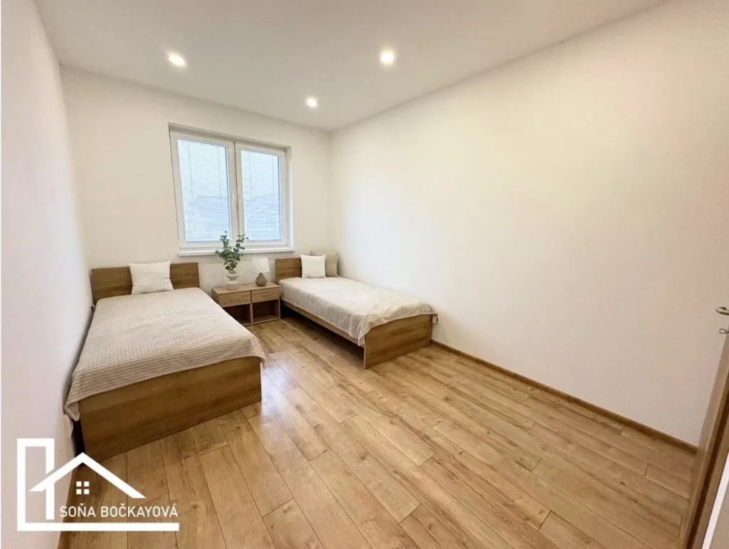 Na predaj moderný 3-izbový byt s vlastným vchodom – Bošany – fotografia 5