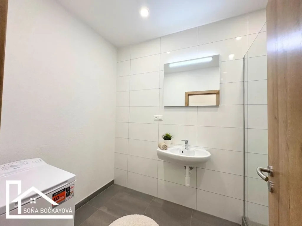 Na predaj moderný 3-izbový byt s vlastným vchodom – Bošany – fotografia 8